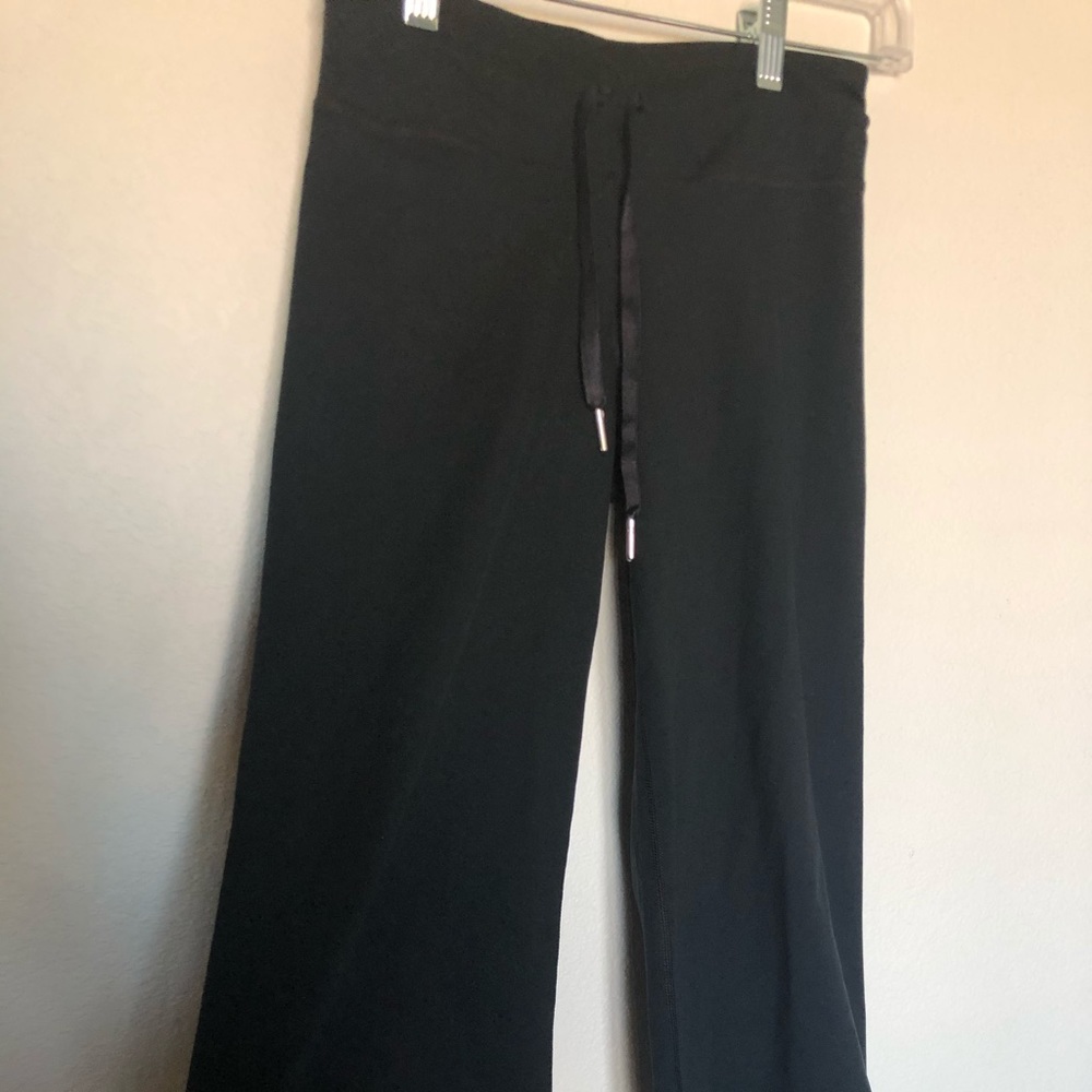 Under Armour crop flare yoga pants, size xs, NWOT